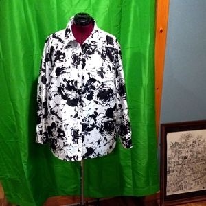 I am selling a Maggie Barnes 2X 22/24 100% polyester, machine washable